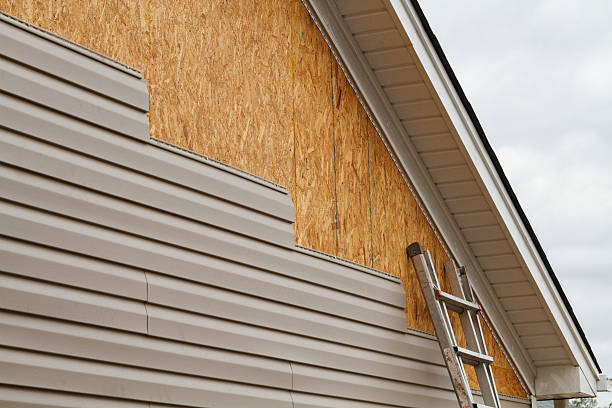 Professional Emergency Siding Repair technician working in Mercersburg, PA